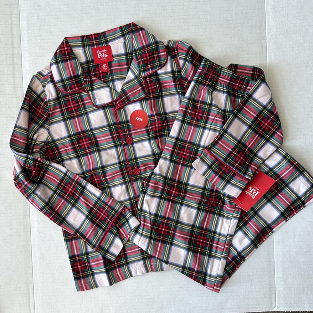 Macy’s Pajamas Kids Small(6/7)